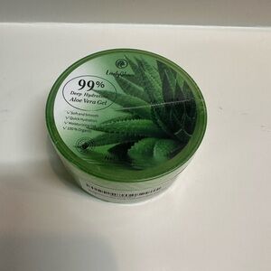 Aloe Vera Gel New in Box Deep Hydrationn